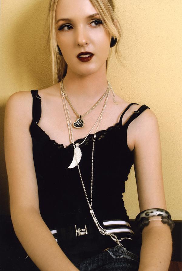 Female model photo shoot of Lindsey Mattison by Vaunn Yevo Image Maker