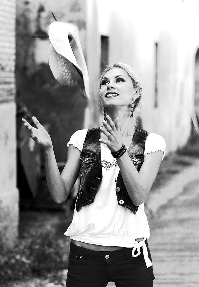 Female model photo shoot of Ela Grzywacz