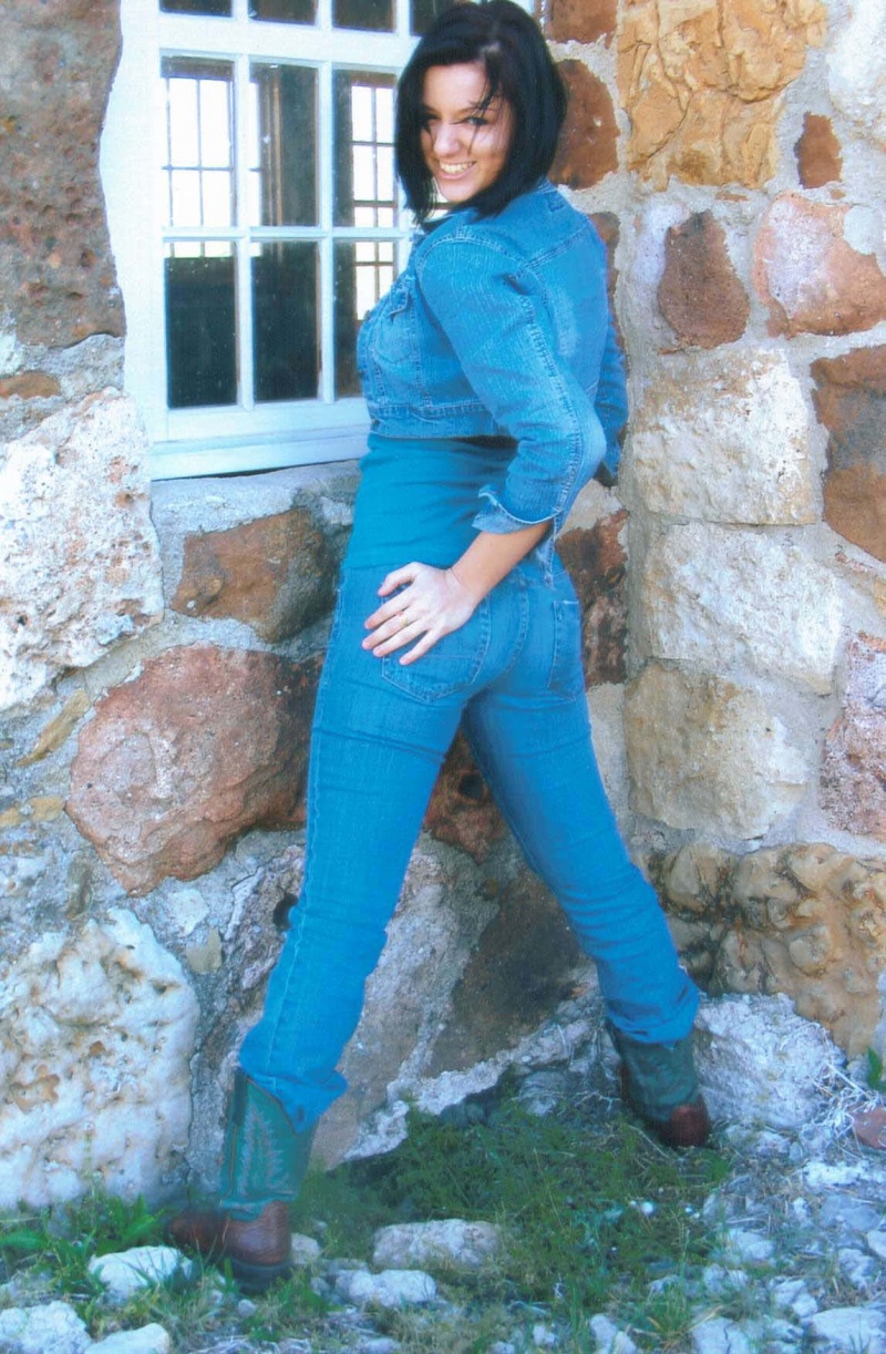 Female model photo shoot of Sarah Katherine