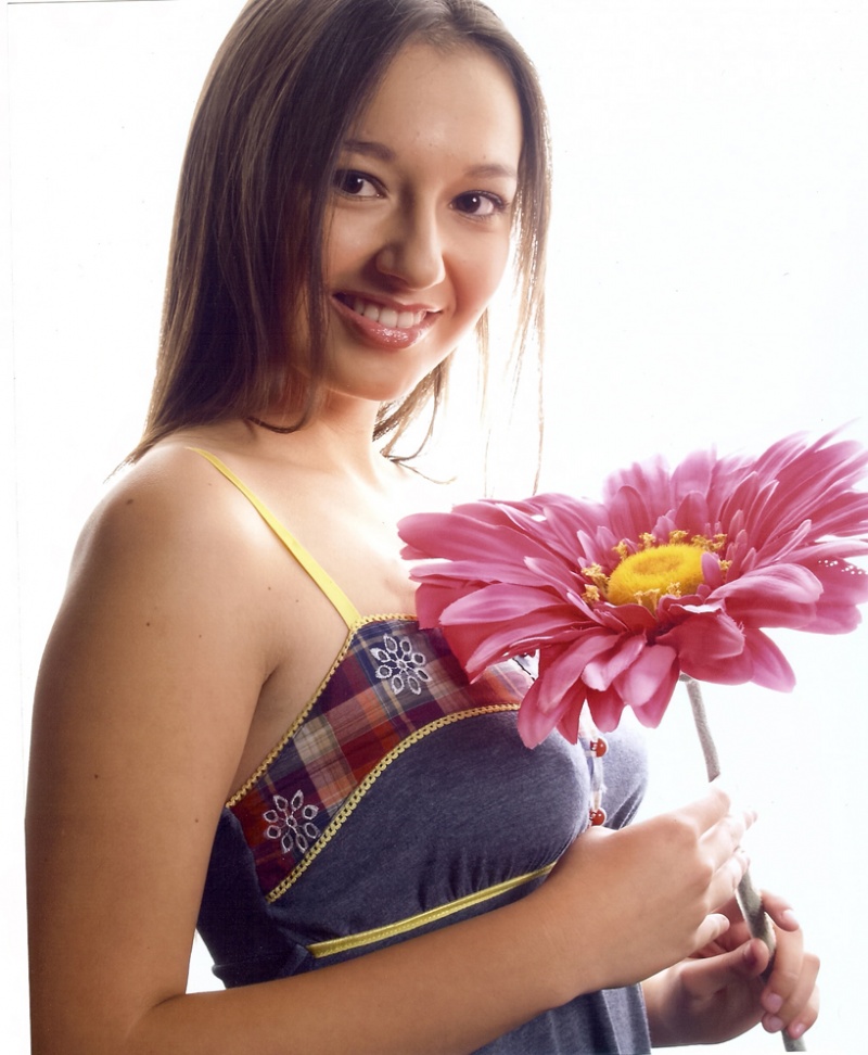 Female model photo shoot of Lena Bazhenova