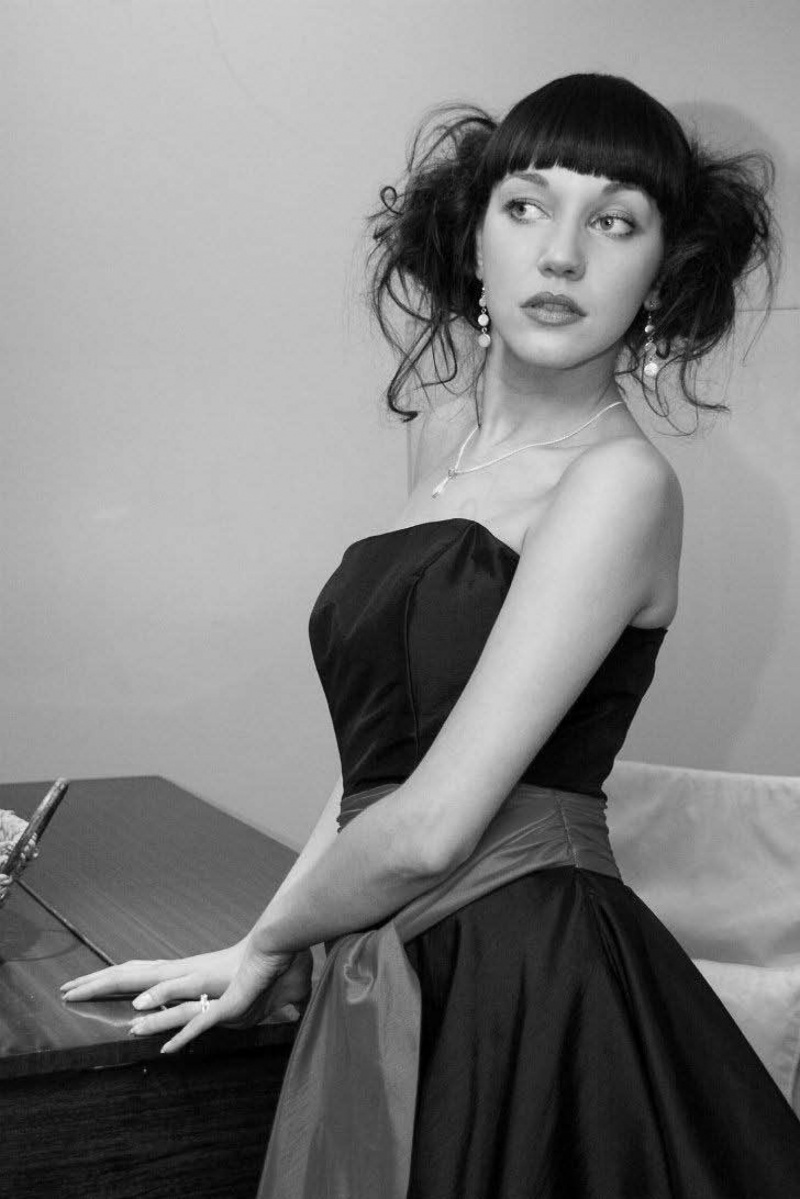 Female model photo shoot of Iryna Bowman