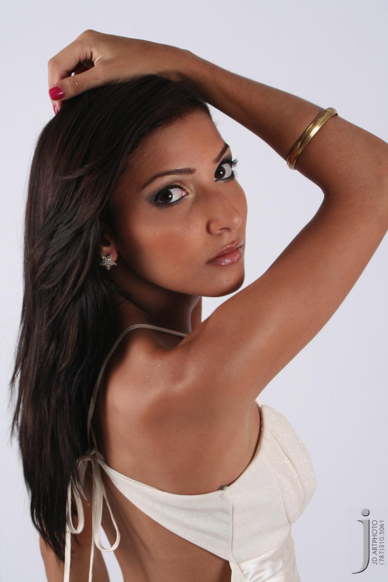 Female model photo shoot of Dalena-model