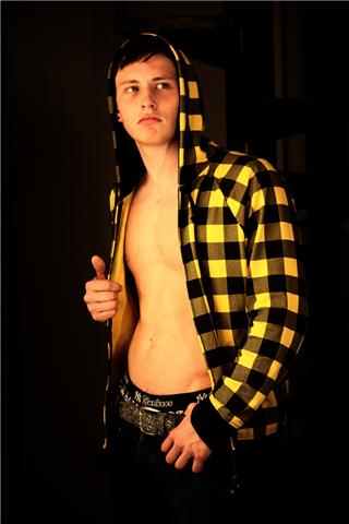 Male model photo shoot of Thomas Simons by Pdd