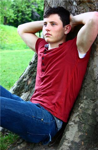 Male model photo shoot of Thomas Simons