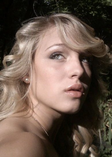 Female model photo shoot of Taylor Miller