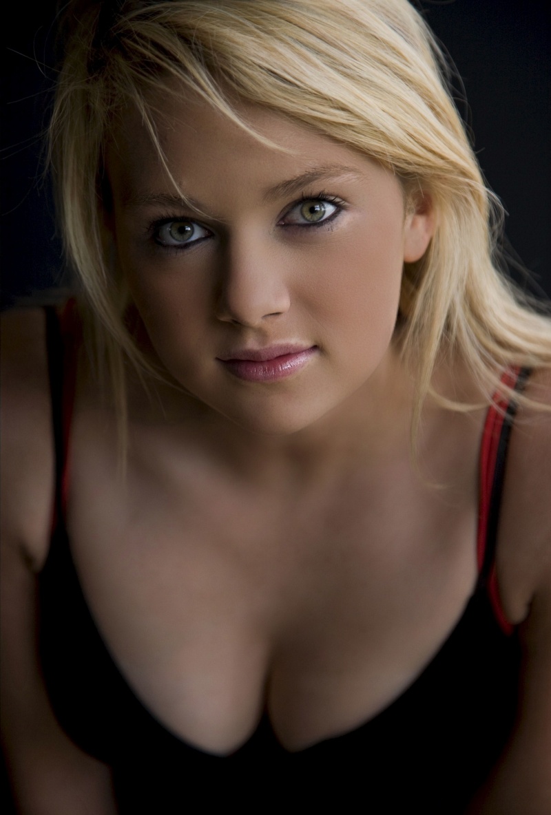 Female model photo shoot of Charlotte Lindstrom