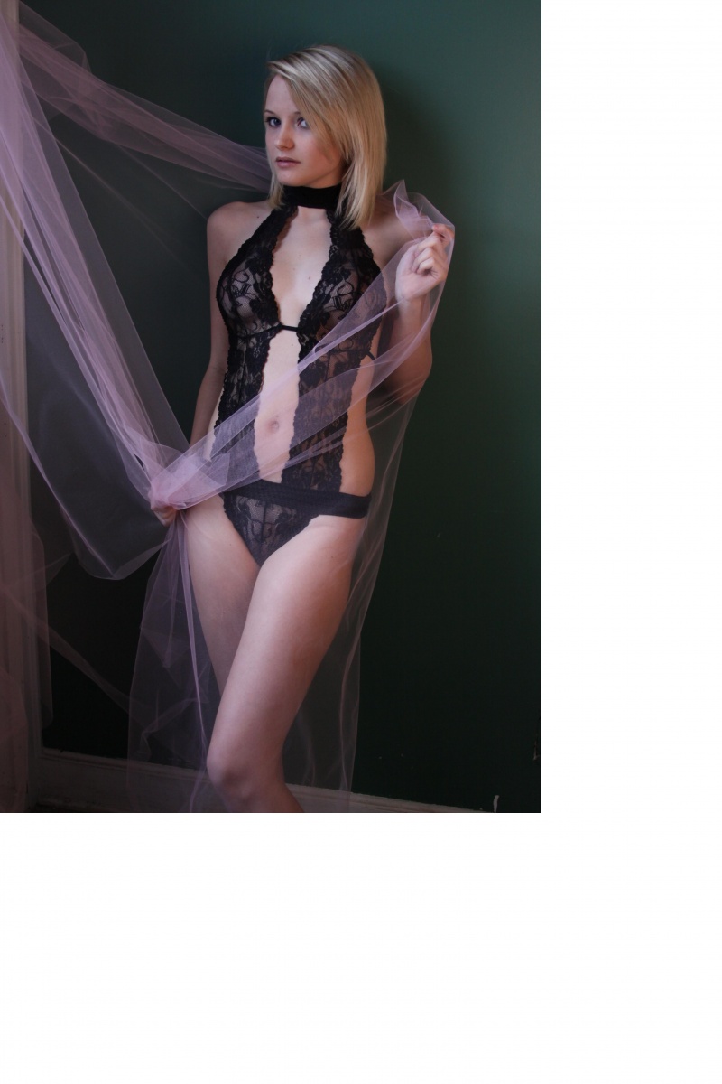 Female model photo shoot of Amanda Payne