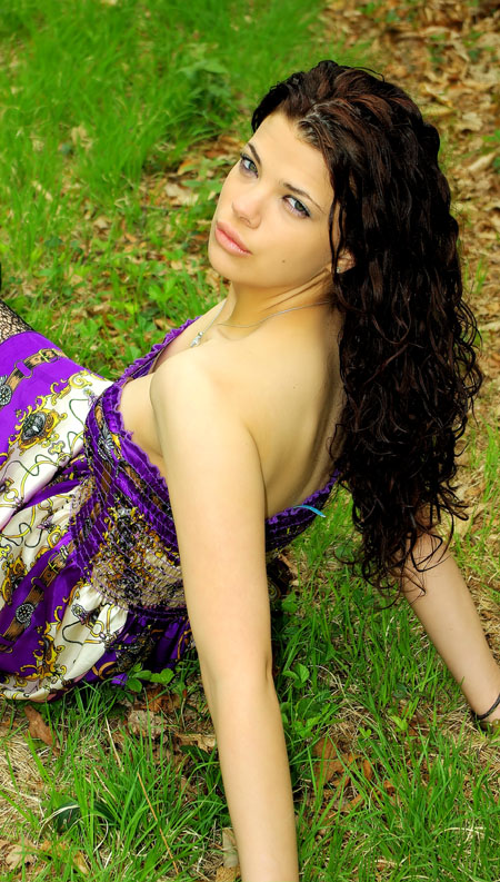 Female model photo shoot of Holly Marie Antoinette