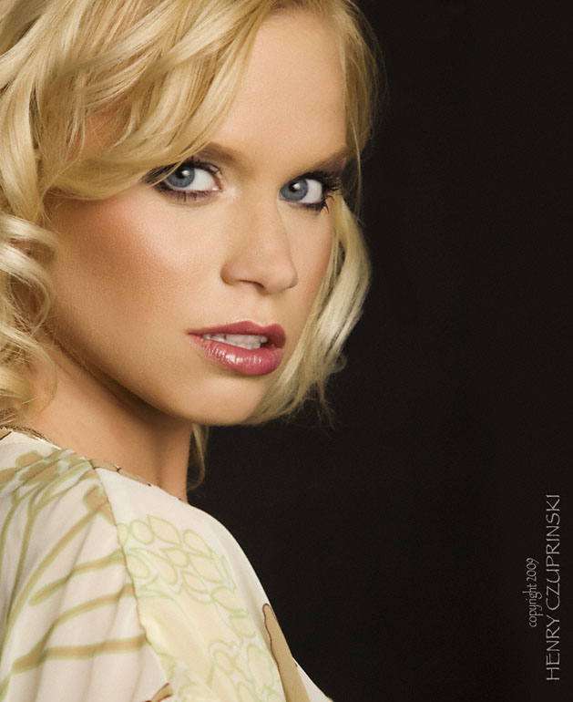 Female model photo shoot of Ashley M Thompson by Henri3, makeup by Krista Dostal