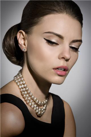 Female model photo shoot of jess makeup