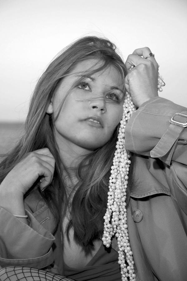 Female model photo shoot of Nicole L G in Lakeside park 2008