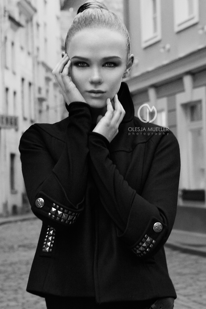 Female model photo shoot of Gallery Row Studio II in Styling - Olesja Mueller