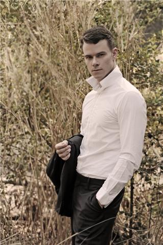 Male model photo shoot of Dan Long