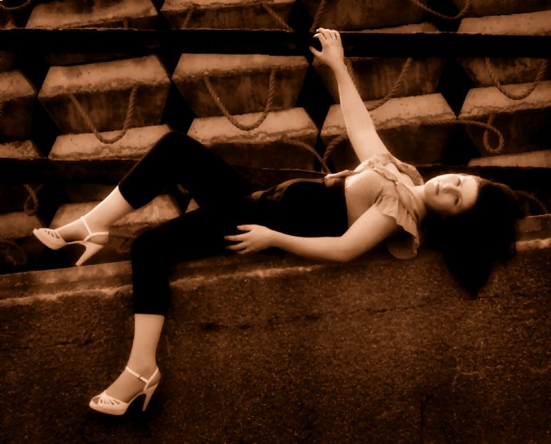 Female model photo shoot of leanne milne