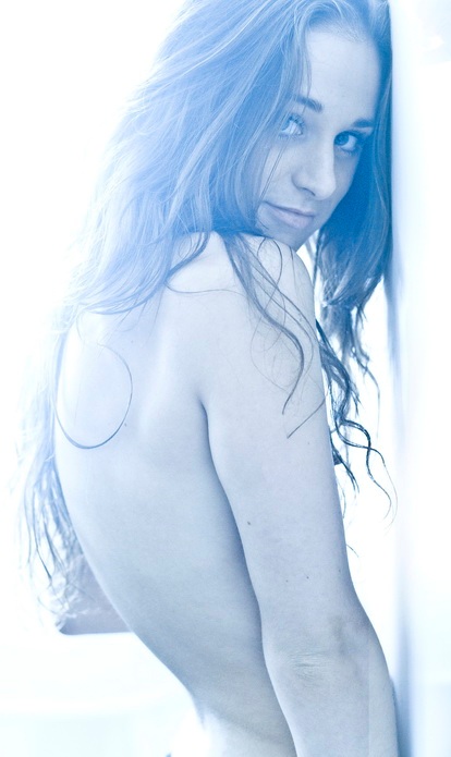 Female model photo shoot of Heidi-Rosalind by Simoa H Grendola