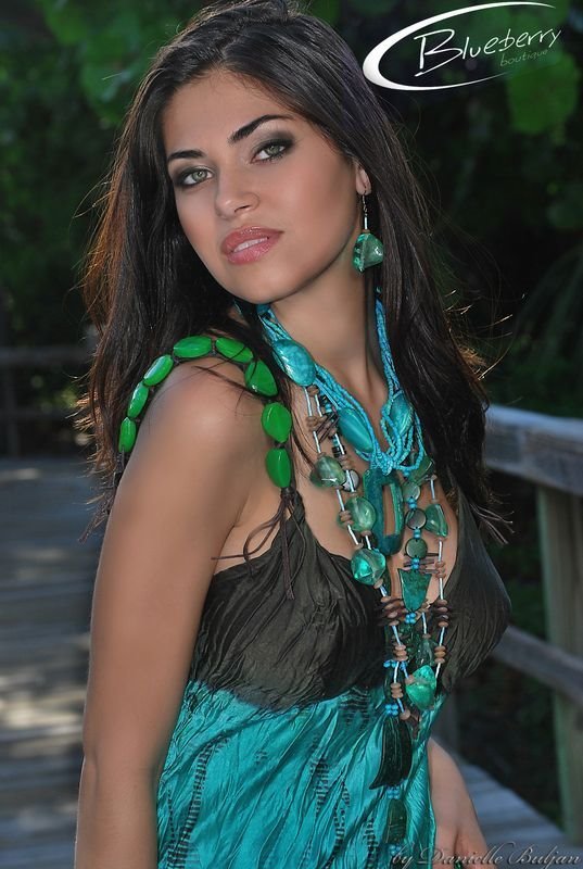 Female model photo shoot of Fafa Rocha