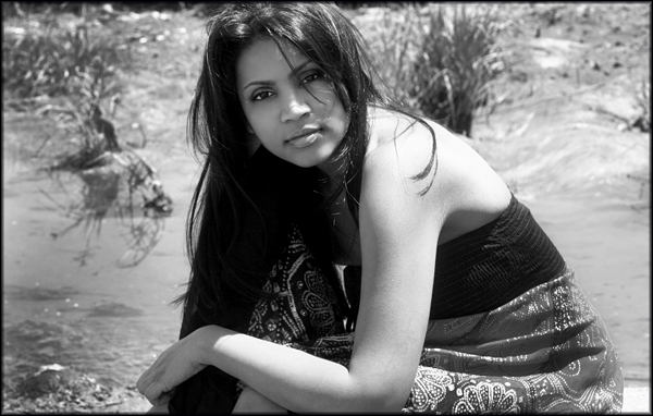 Female model photo shoot of Dana Roshnie