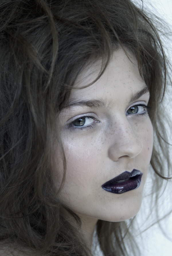 Female model photo shoot of Hannah Elizabeth Jones