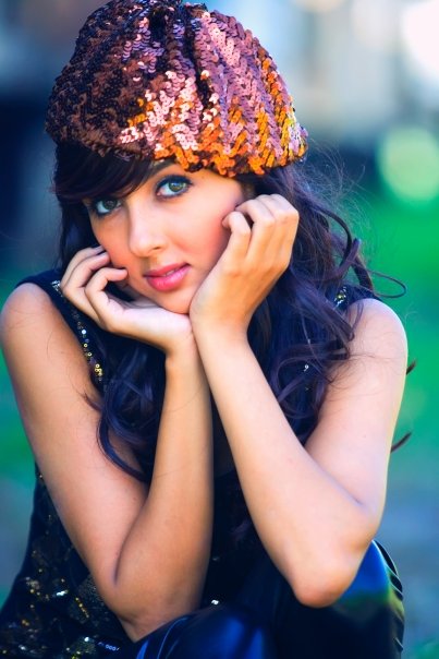 Female model photo shoot of farnaz ghabeshi