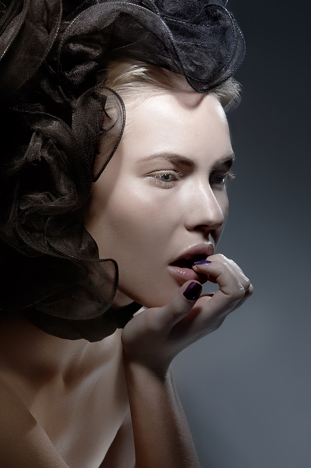 Female model photo shoot of Anastasia Kapluggin