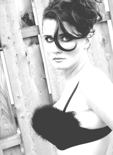 Female model photo shoot of Lizzie Koronka