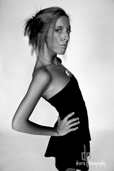 Female model photo shoot of Samantha Preston