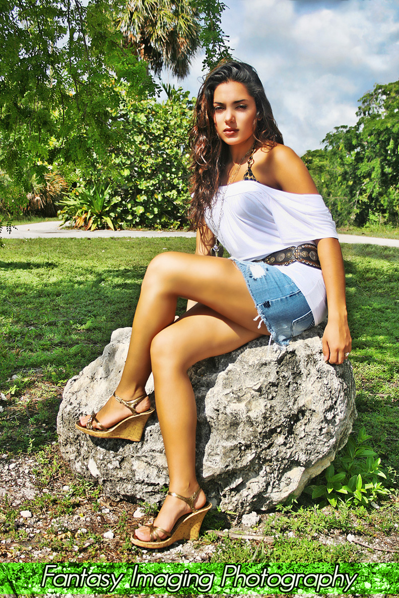 Female model photo shoot of florencia Daiana
