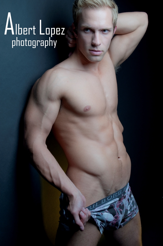 Male model photo shoot of Evan Andrews by albertLopez Photography