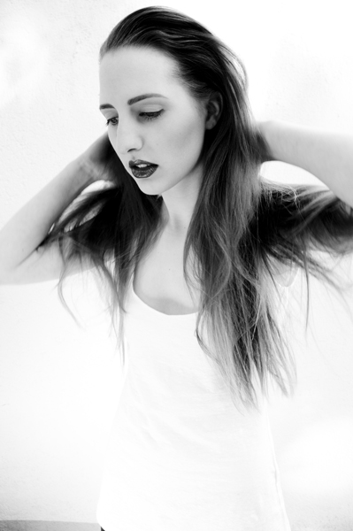 Female model photo shoot of Laura90