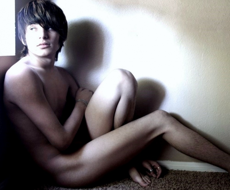 Male model photo shoot of Eri Nicholas Vohnson