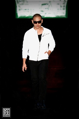 Male model photo shoot of Yeoh Egwaras
