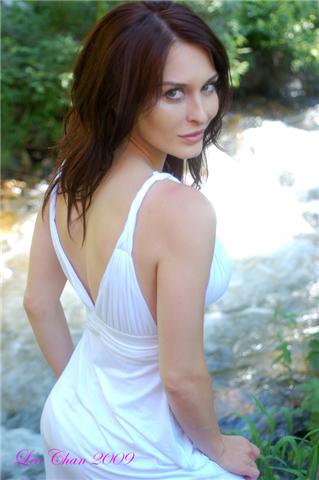 Female model photo shoot of Nicole Geary