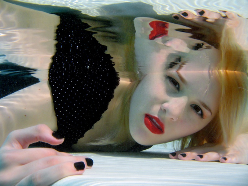 Male and Female model photo shoot of Ken Myers Underwater and ErinXOXO in Garland, makeup by LaDonna Stein