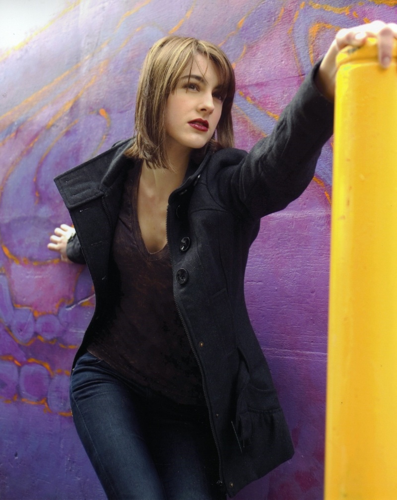 Female model photo shoot of Elisa Doyon-Vachon
