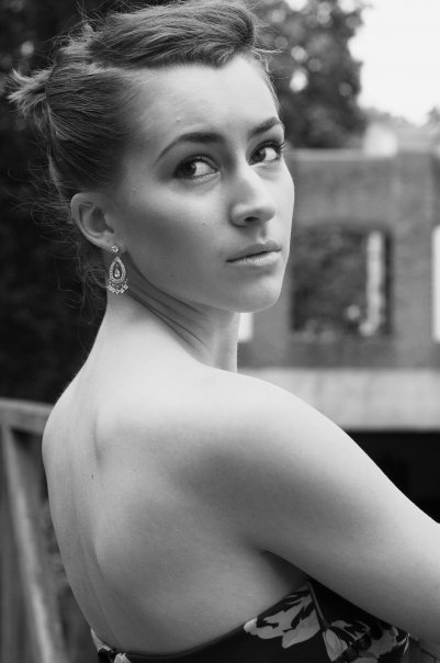 Female model photo shoot of Elizabeth Knight