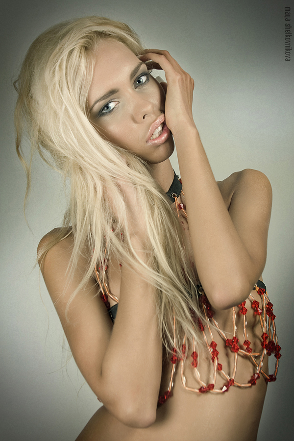 Female model photo shoot of Maya Shelkovnikova