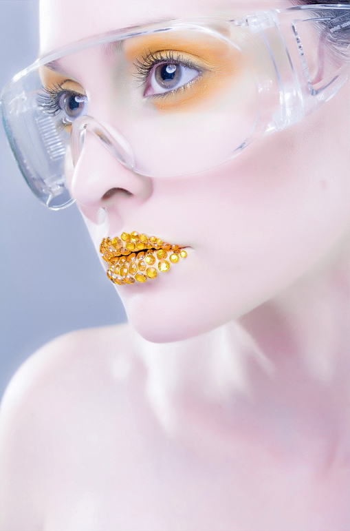 Female model photo shoot of Mantovani Makeup by hangingpixels in hp studio