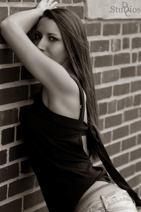 Female model photo shoot of Miss Lessie