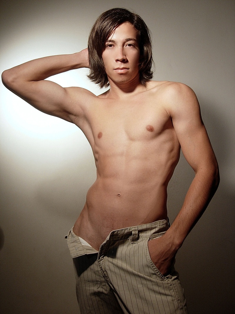 Male model photo shoot of LUIS ROJAS SIBAJA in ESTUDIO JOSE BARRANTES.