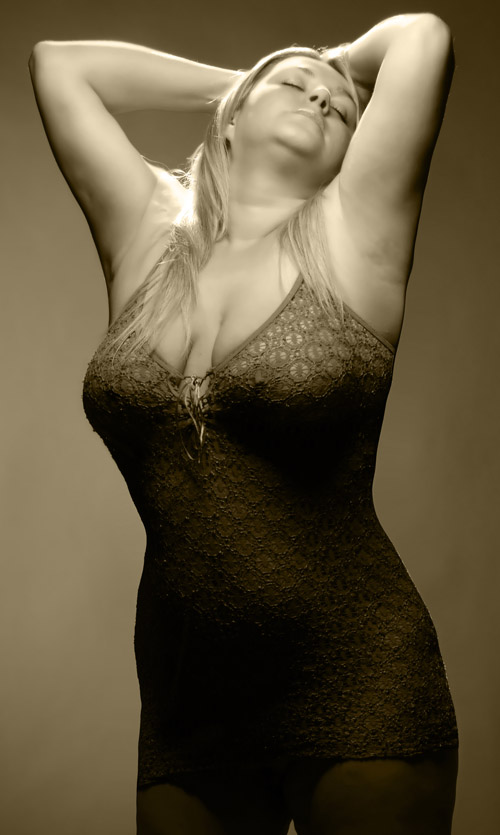 Female model photo shoot of Curvy Kirsty