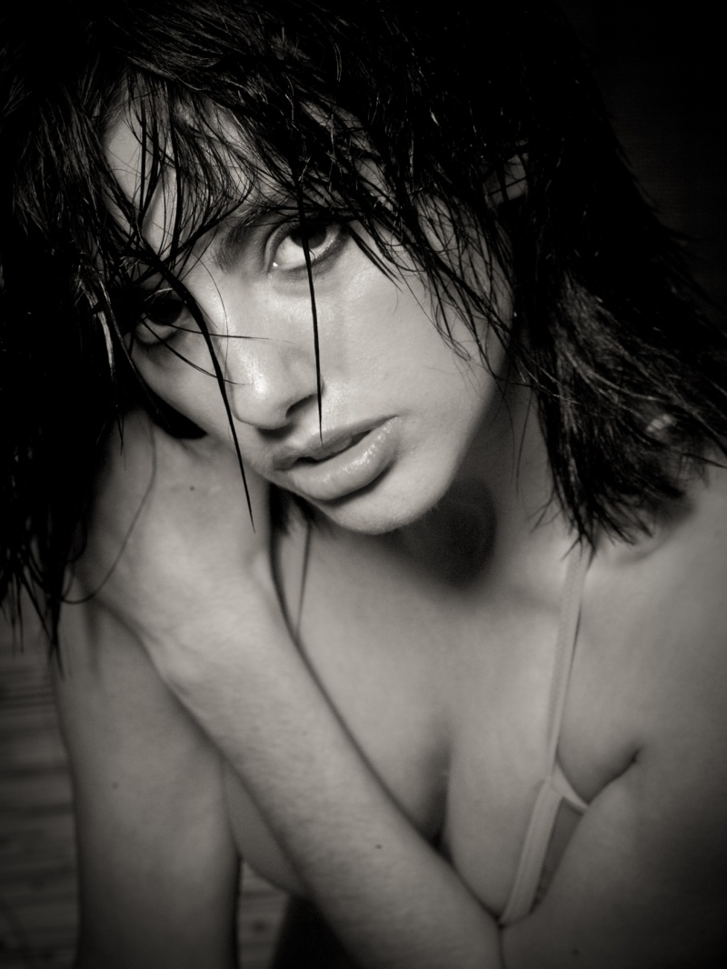 Female model photo shoot of Erika Tesoro
