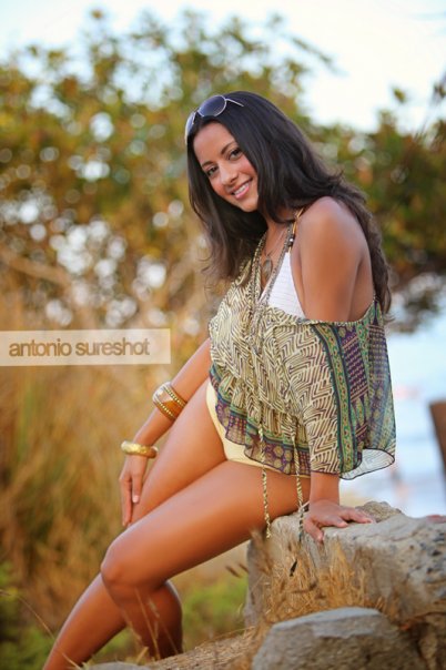 Female model photo shoot of Julia Cruz by Antonio Sureshot in Malibu