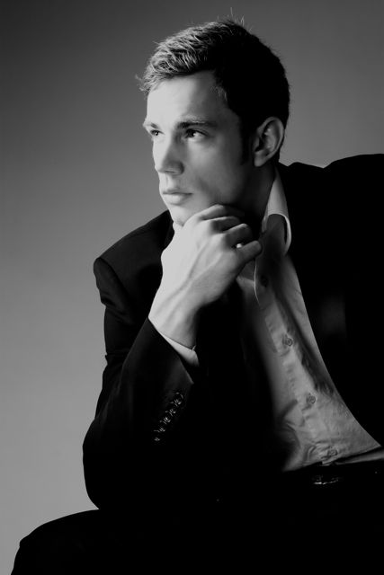 Male model photo shoot of Ed Sebastian