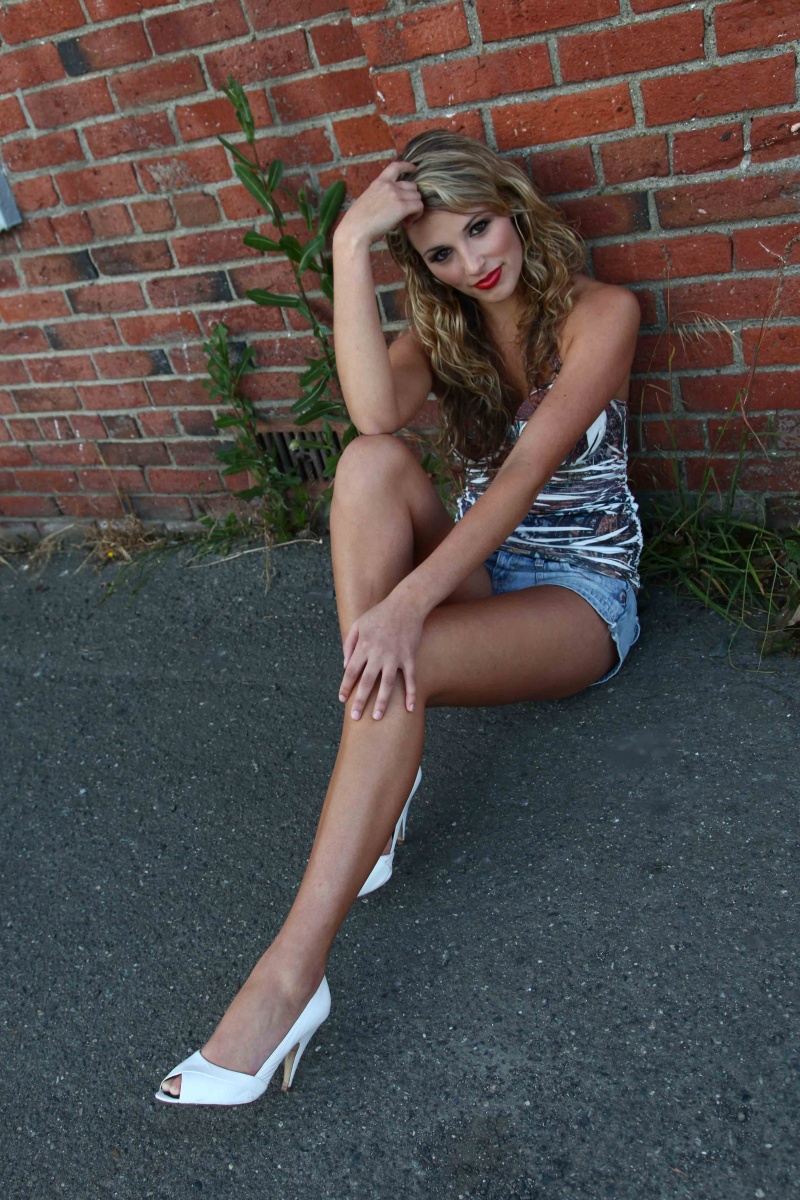 Female model photo shoot of Melissa MR by robert b mitchell