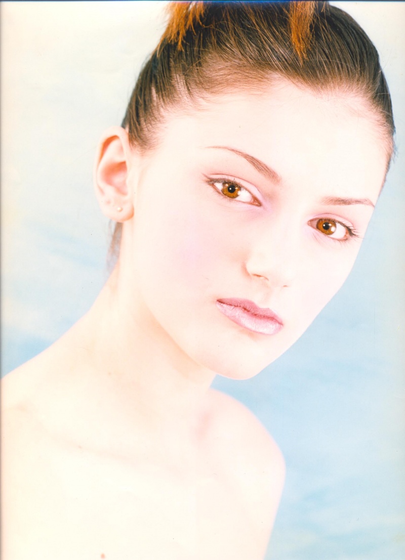 Female model photo shoot of laura diane madeley