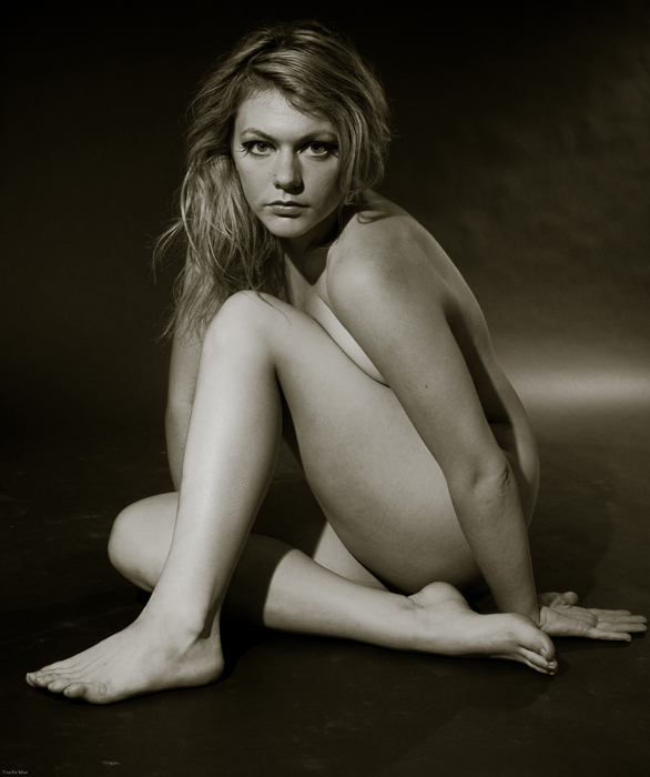 Female model photo shoot of Eva More