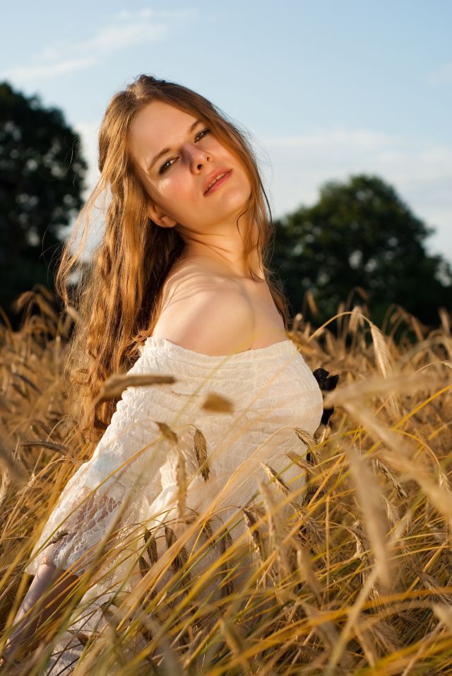 Female model photo shoot of Agnieszka Nowicka in ÅÃ³dÅº, Poland