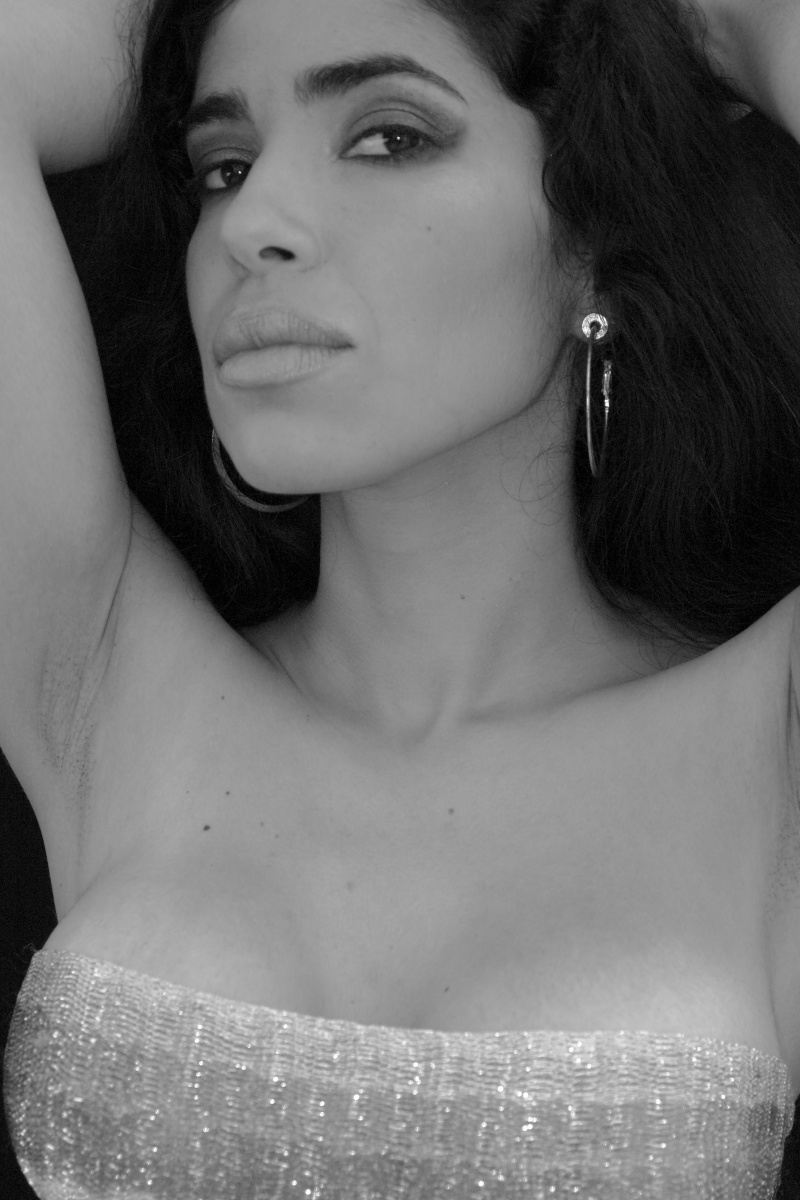 Female model photo shoot of Vi V, makeup by Mishka2
