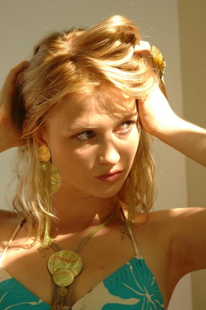 Female model photo shoot of Viki Jonagan