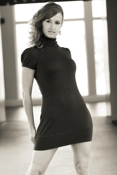Female model photo shoot of Rachelle DiMaria